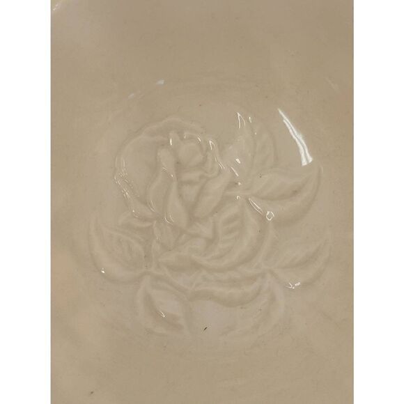 Lenox Eternal Heart Collection Hand Decorated With 24K Gold Scalloped Trim Bowl - Picture 2 of 5